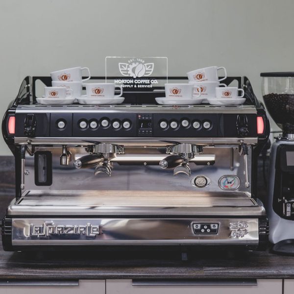 Bean to Cup vs Traditional Coffee Machines: What’s Best for Your Workplace?