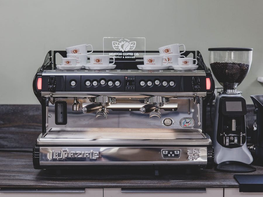 Bean to Cup vs Traditional Coffee Machines: What’s Best for Your Workplace?